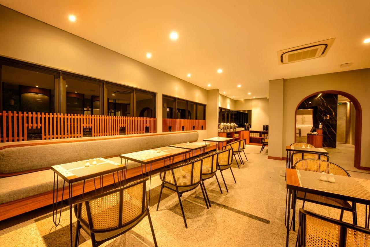 Nata Azana Hotel Solo Exterior photo